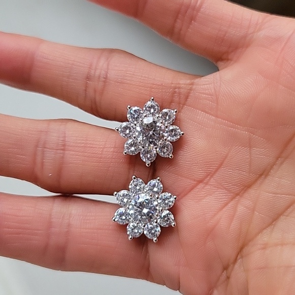 Huge 10ct authentic moissanite earing positive grantees on diamond tester - Picture 4 of 11